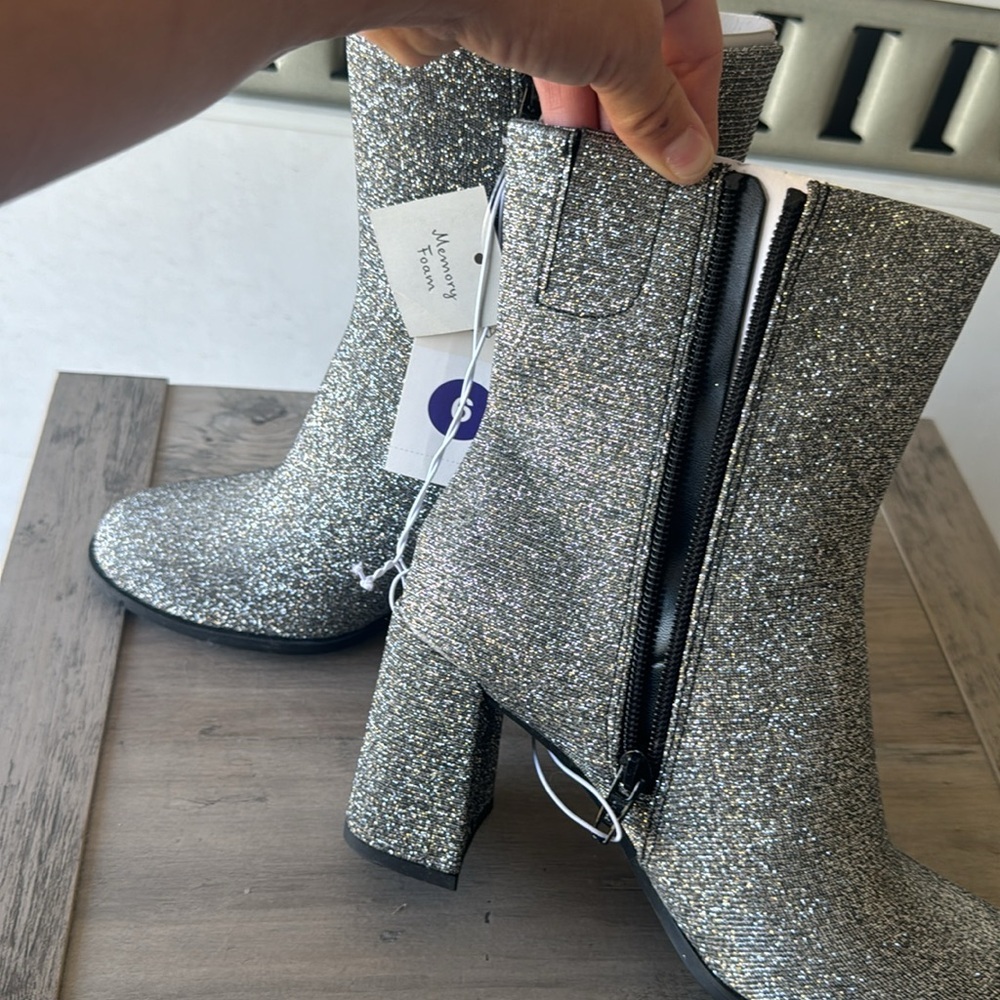Nwt. Shimmer ankle boots - Picture 3 of 4